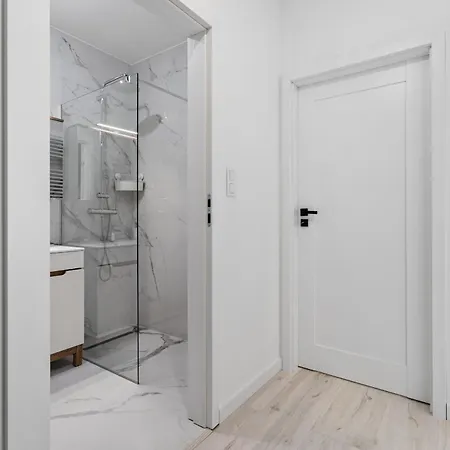 Very Berry - Katowicka 2c - Z Balkonem I Garazem- Self Check In 24h *