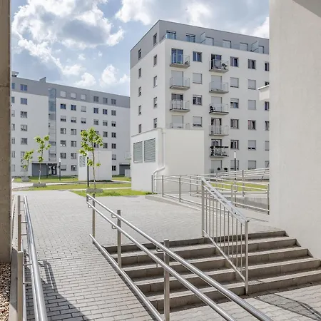 Very Berry - Katowicka 2c - Z Balkonem I Garazem- Self Check In 24h דירה *