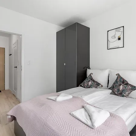 Very Berry - Katowicka 2c - Z Balkonem I Garazem- Self Check In 24h *